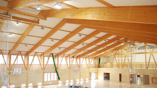 【木質構造実績】西条南中学校屋内運動場が竣工。実績記事に外内観写真を追加しました
