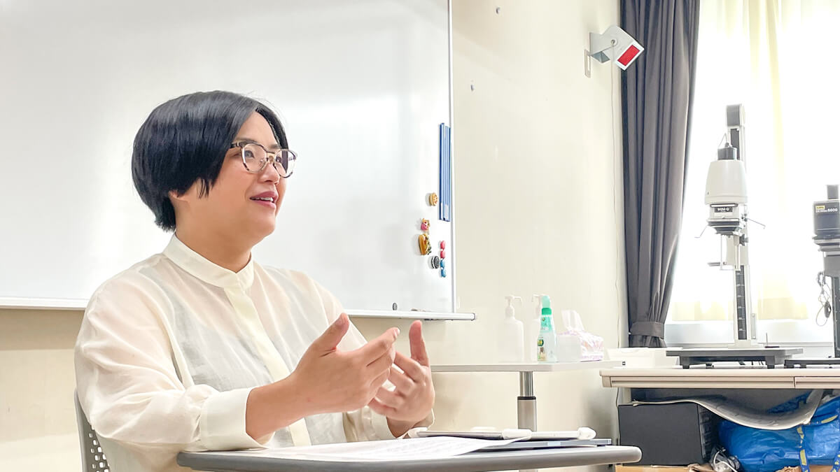 取材に応じてくださった近藤先生（女子美術大学付属中学校・高等学校）