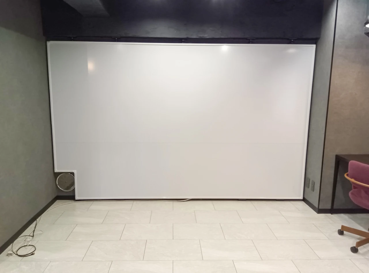 壁面ホワイトボード施工事例_図解総研