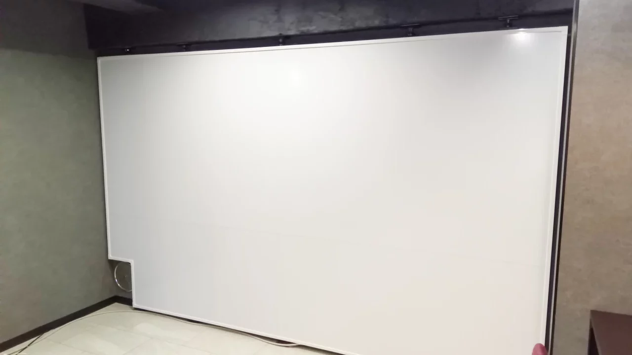 壁面ホワイトボード施工事例_図解総研