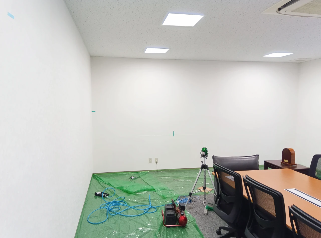 壁面ホワイトボード施工事例_株式会社ジャムコ
