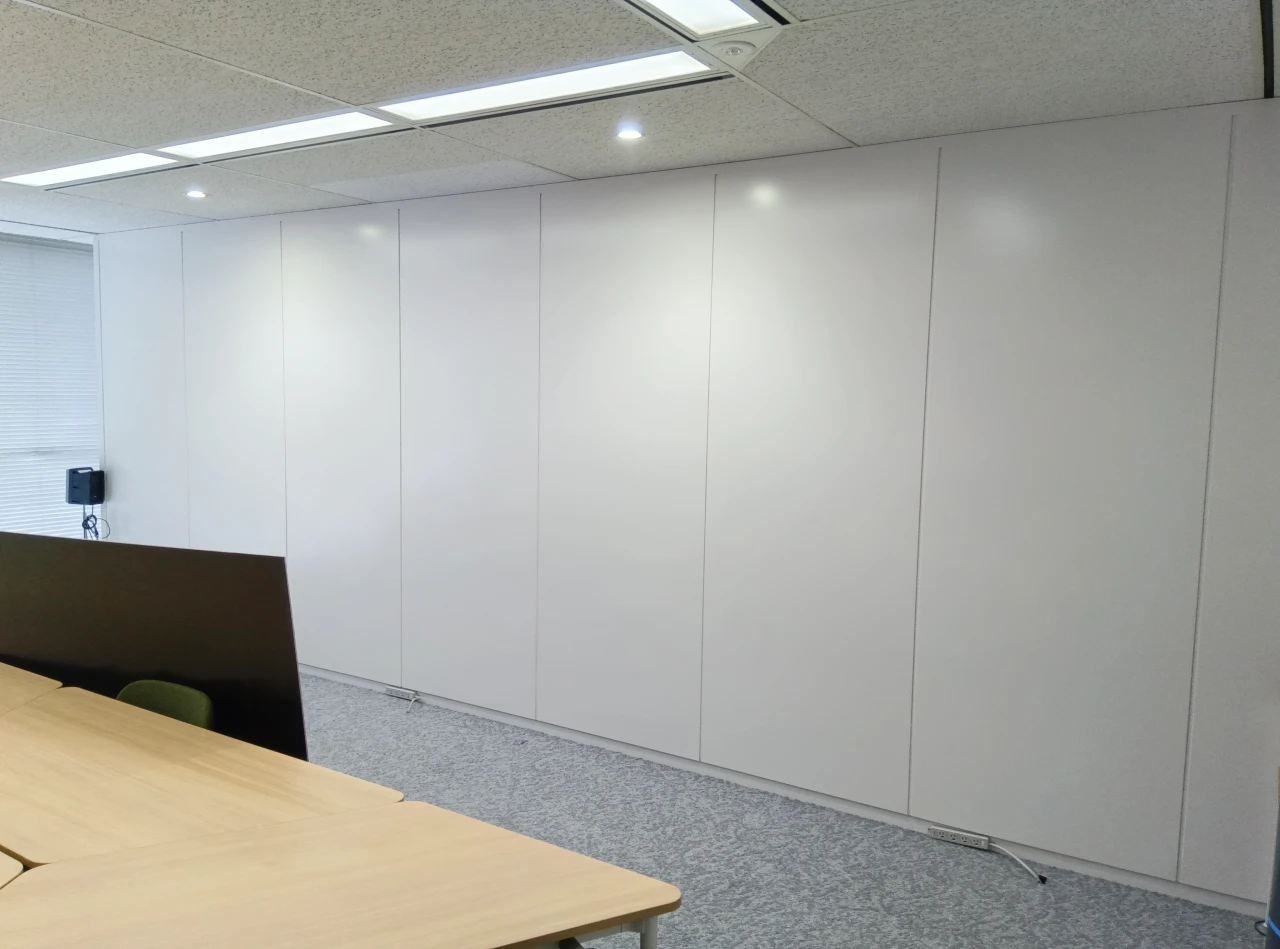 壁面ホワイトボード施工事例__富安株式会社様
