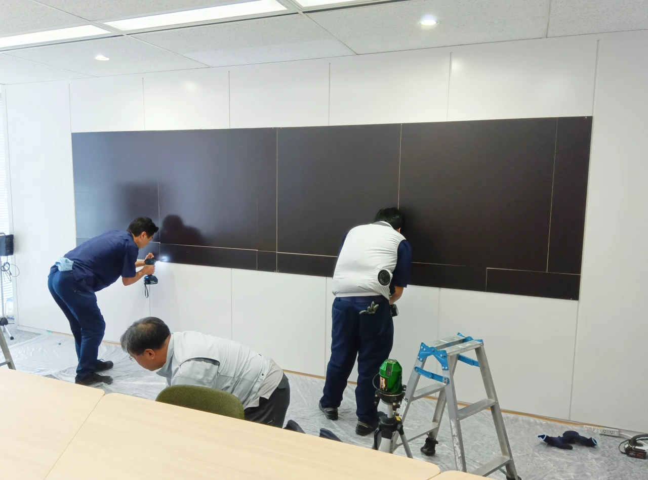 壁面ホワイトボード施工事例__富安株式会社様