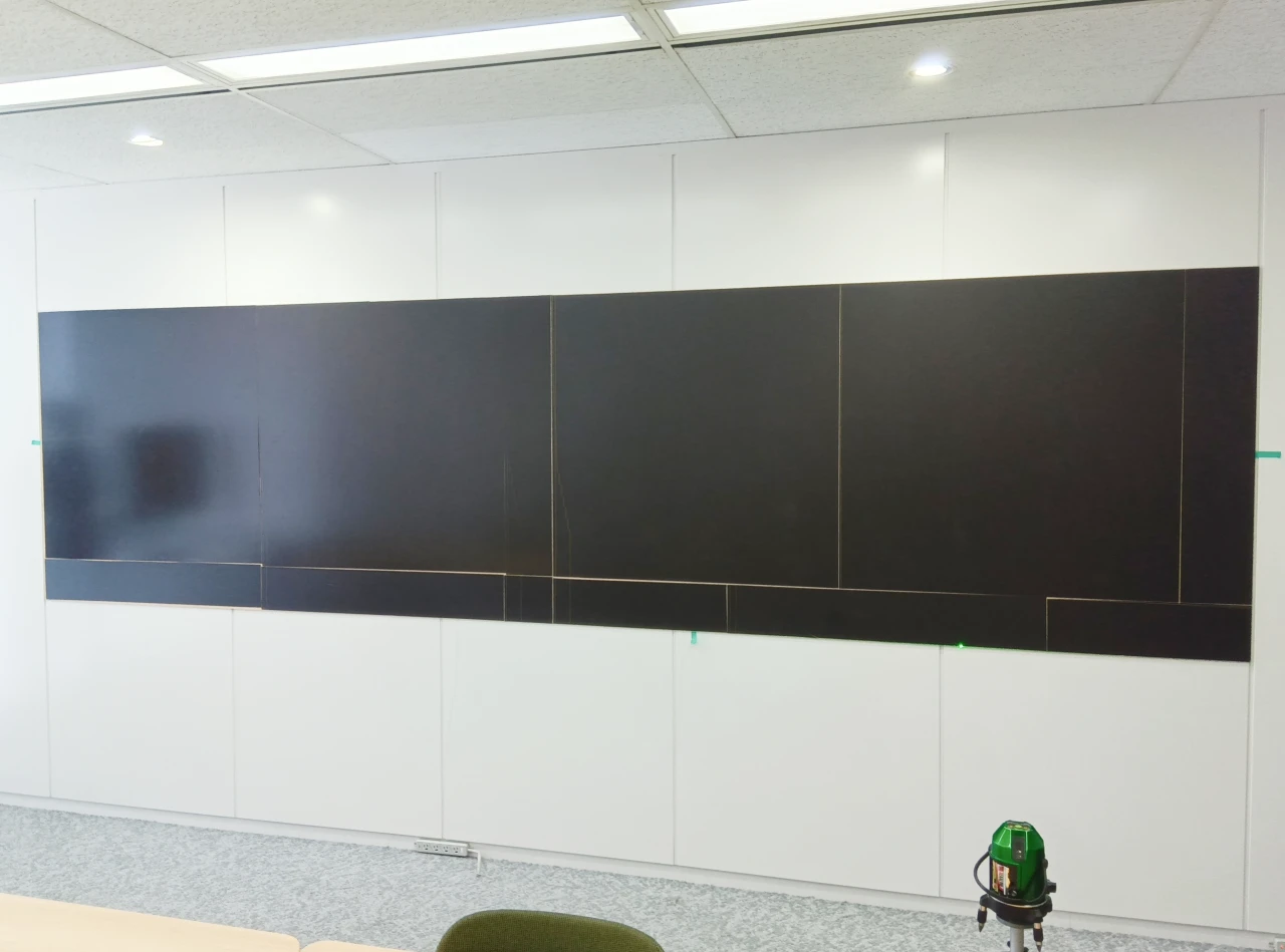 壁面ホワイトボード施工事例__富安株式会社様