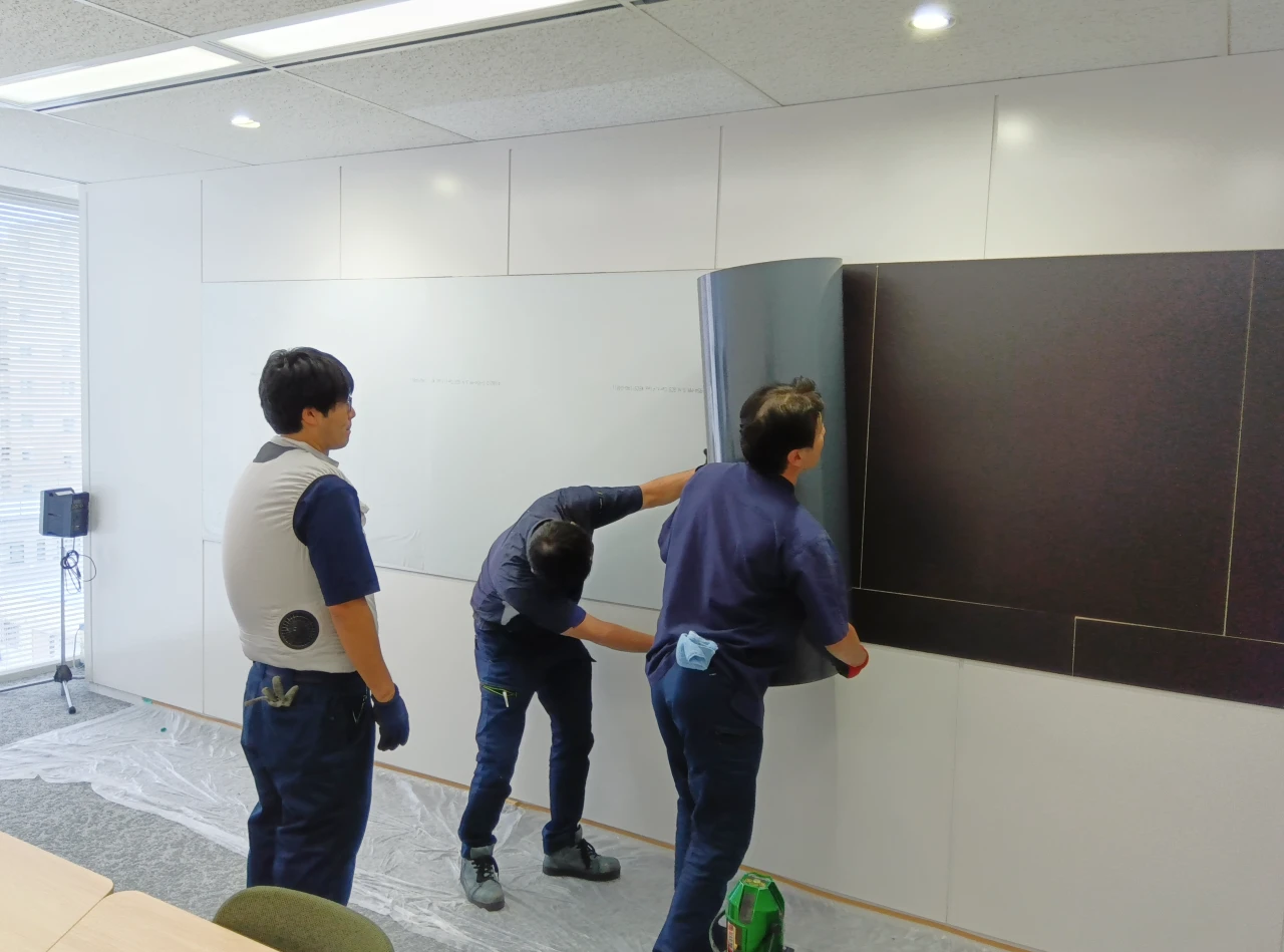 壁面ホワイトボード施工事例__富安株式会社様