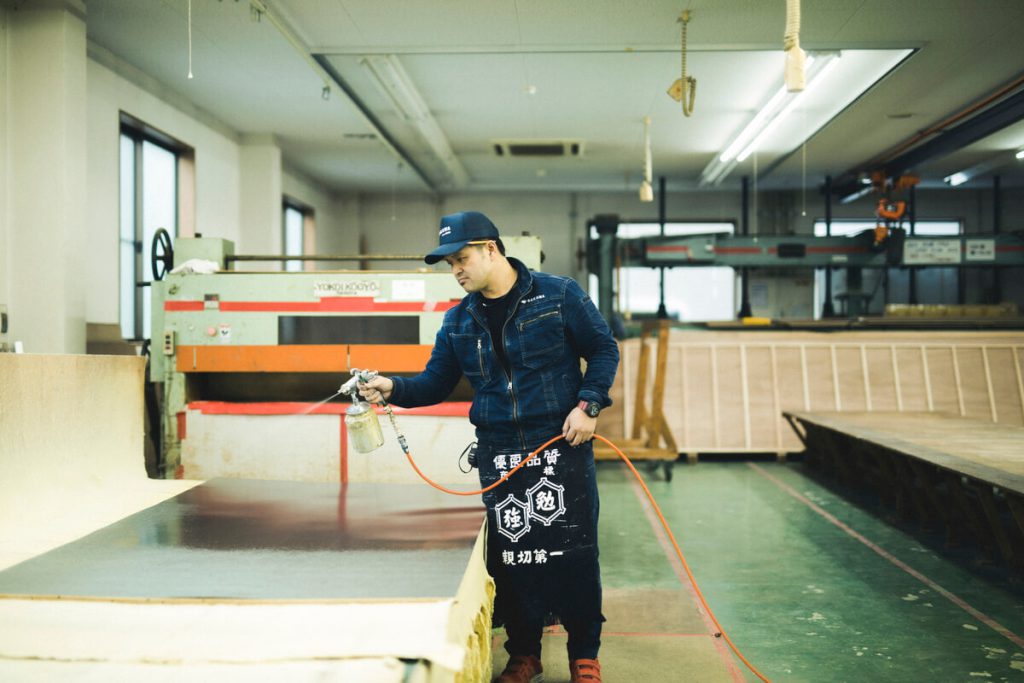 サカワ作業服を着こなす社員