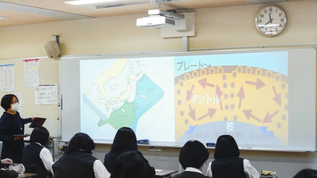 プロジェクターワイード_黒板サイズ_女子美大付属中高