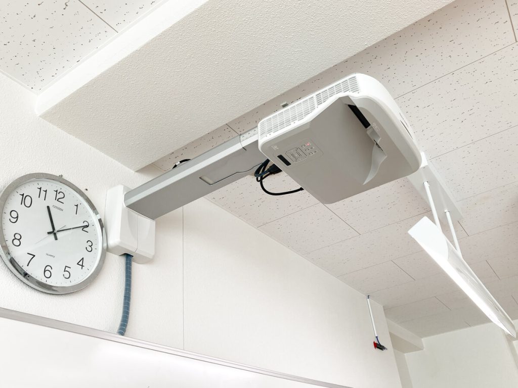 短い距離で投影できるプロジェクターワイード