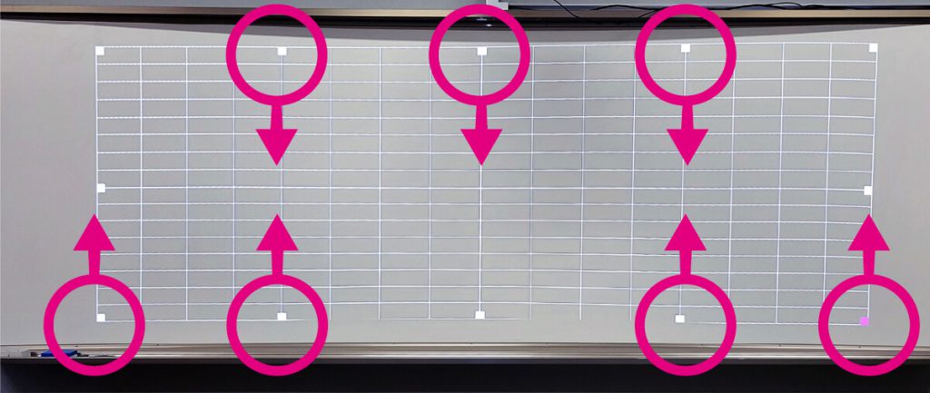 リモコン操作で複数の基準点を動かして、丁寧に位置を合わせます。
