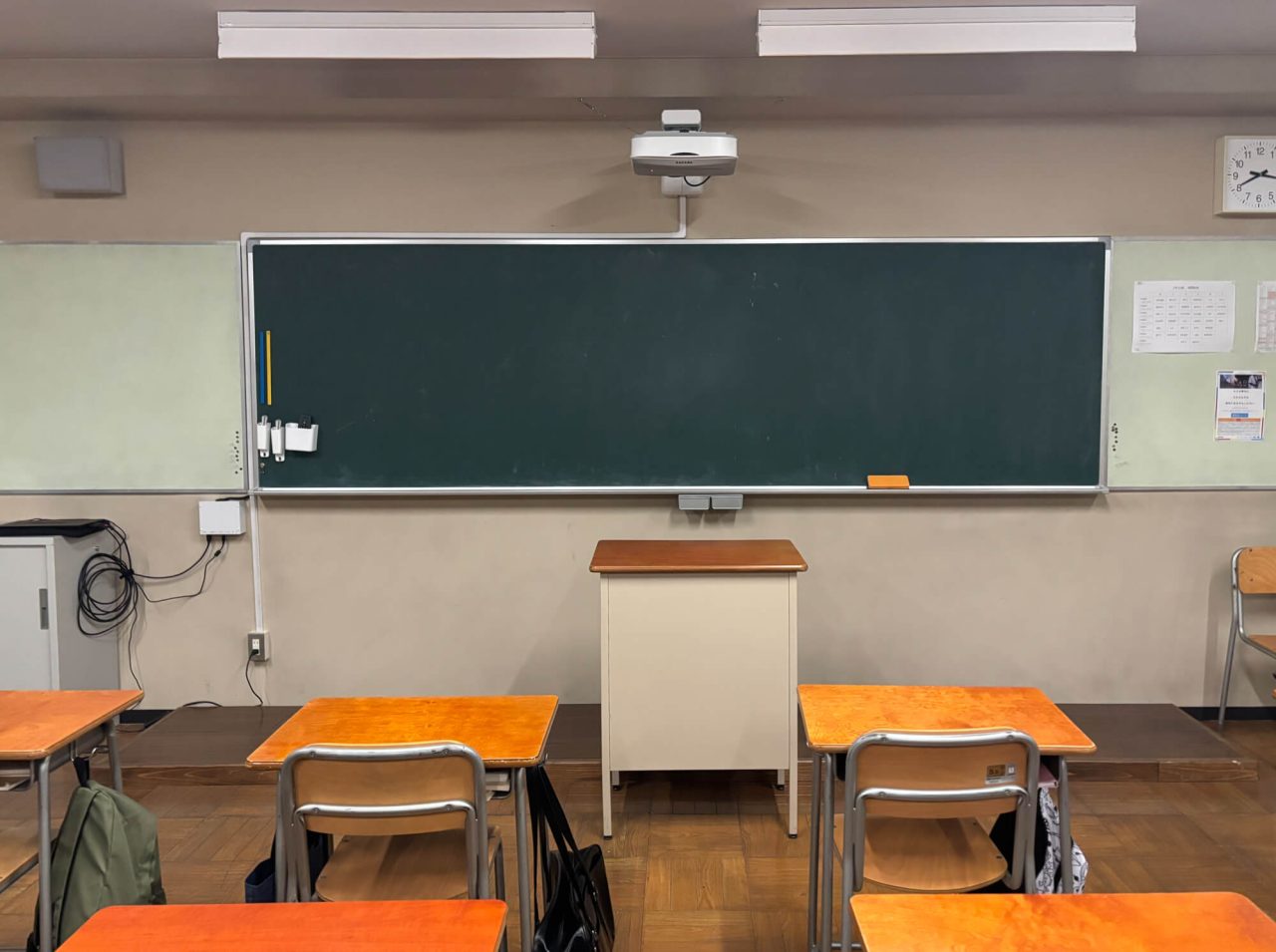 日テレドラマ「なんで私が神説教」教室