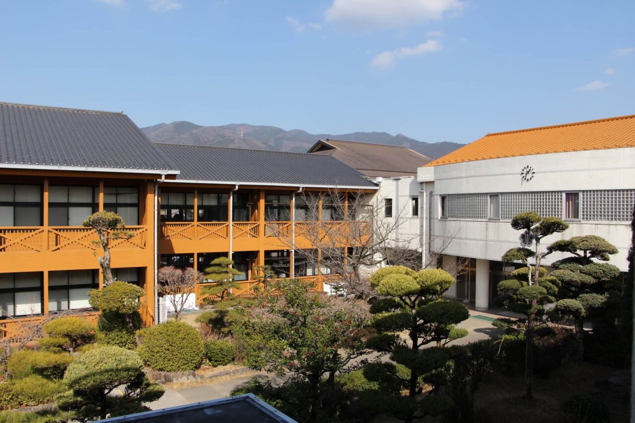 東温市立川上小学校外観3