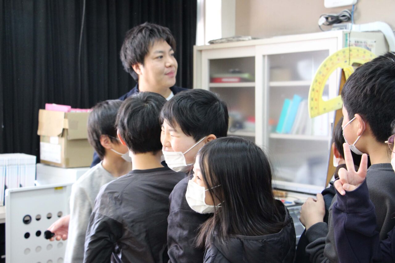 東温市立川上小学校児童2