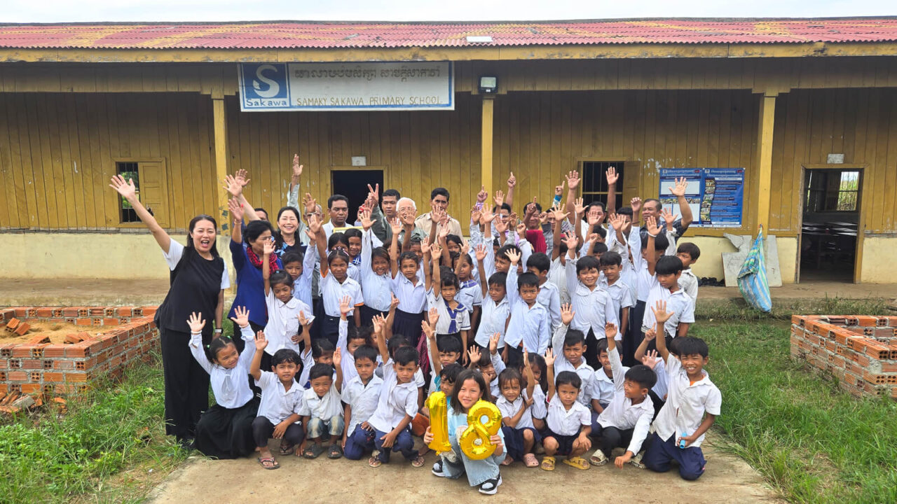 カンボジアサマキ・サカワ小学校_集合写真