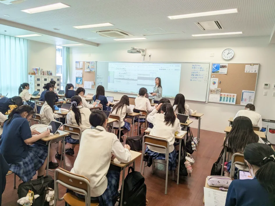 品川エトワール女子高等学校の授業風景